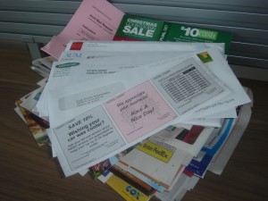 Pošta plná reklamného odpadu